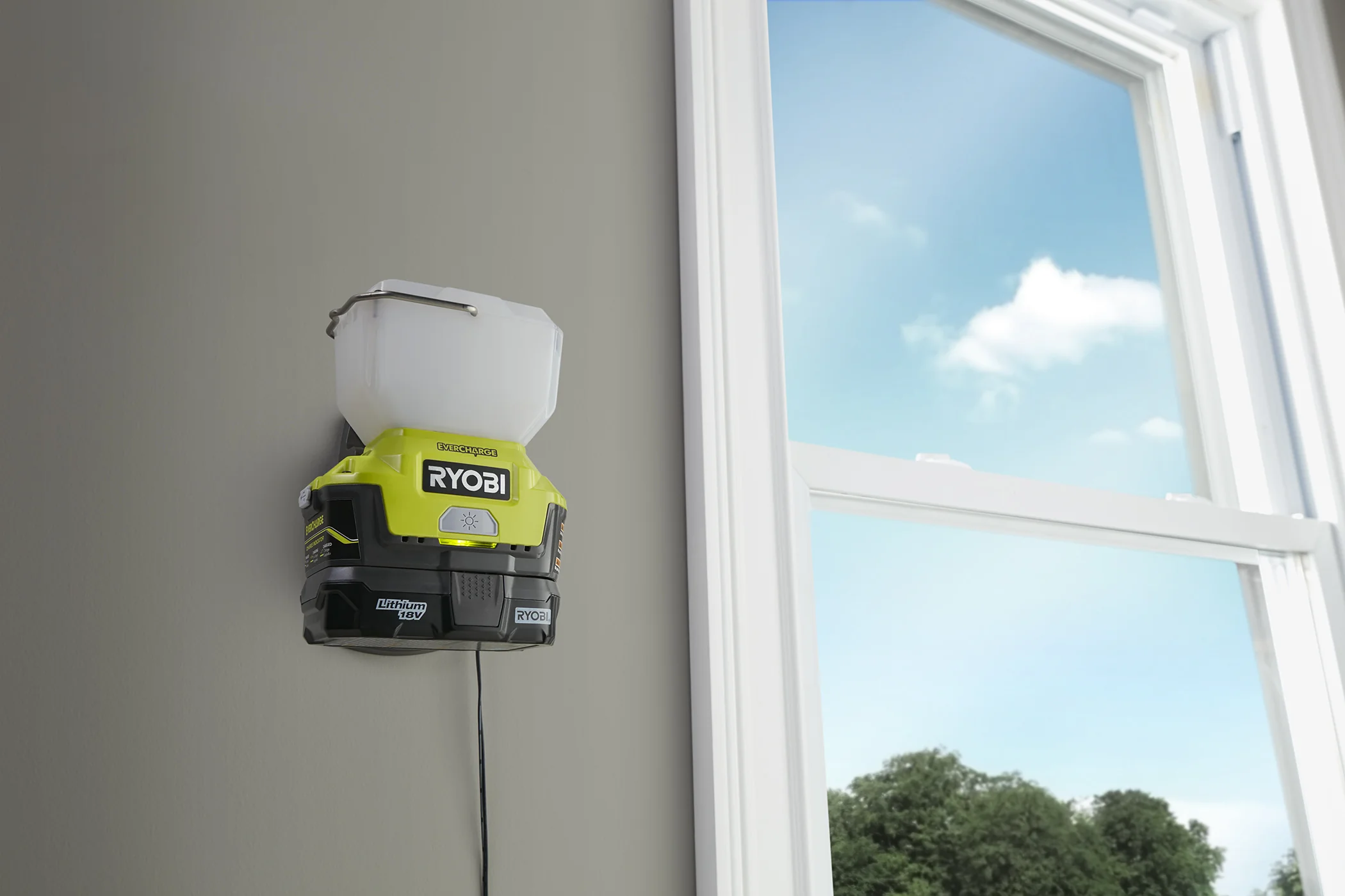 18V ONE+ EVERCHARGE Area Light Kit - Image 4