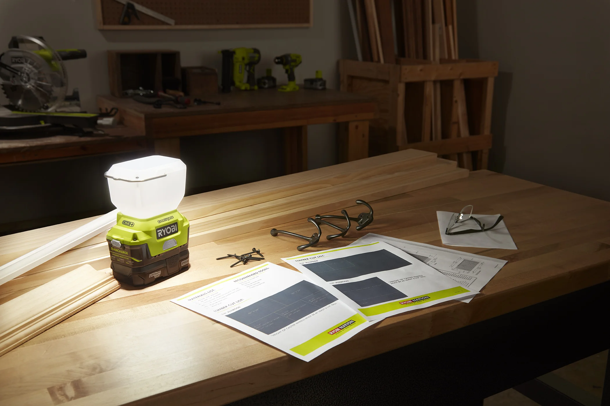 18V ONE+ EVERCHARGE Area Light Kit - Image 7