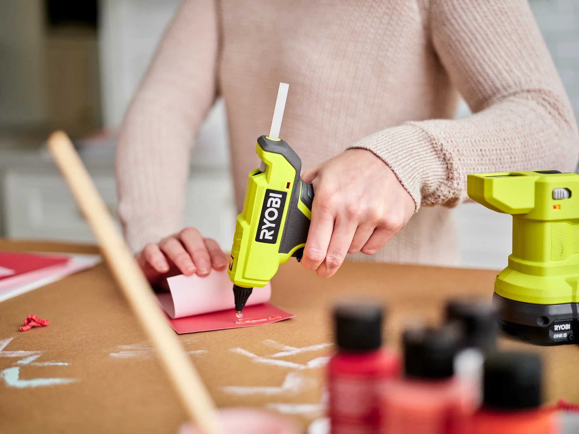 18V ONE+ Compact Glue Gun - Image 5