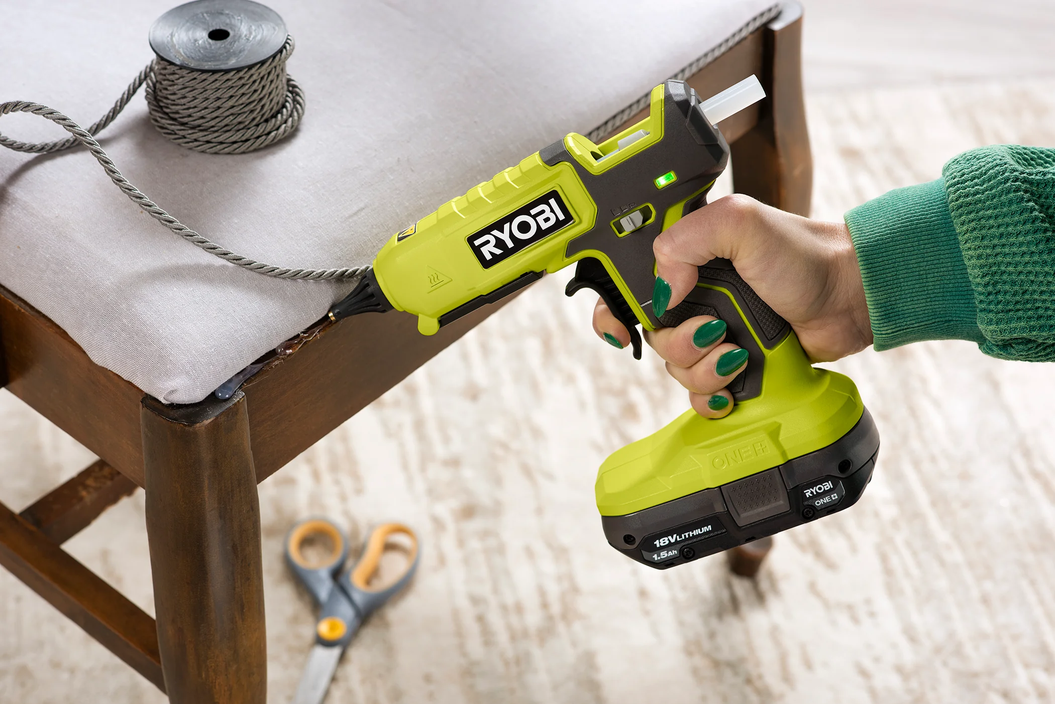 18V ONE+ Dual Temperature Glue Gun - Image 10