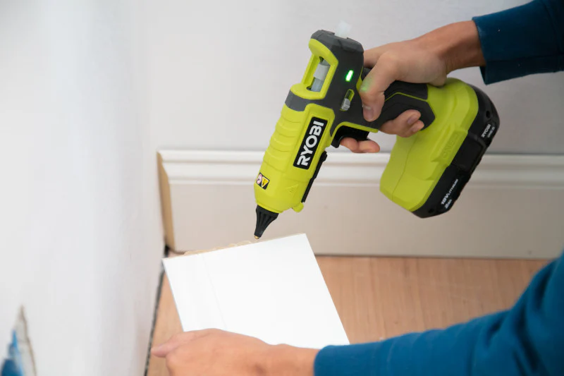 18V ONE+ Dual Temperature Glue Gun - Image 5