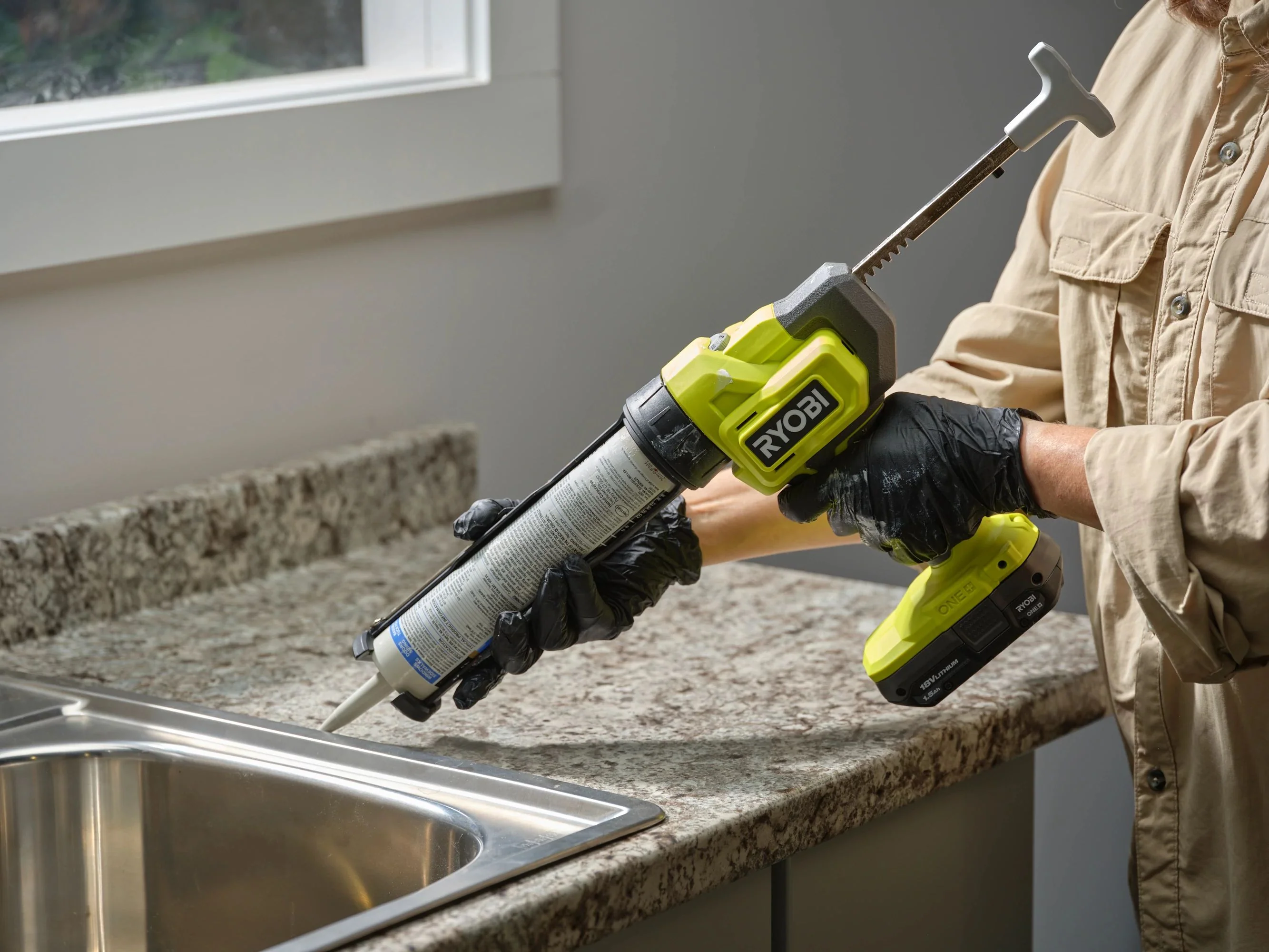 18V ONE+ 10 oz. Caulk and Adhesive Gun - Image 8