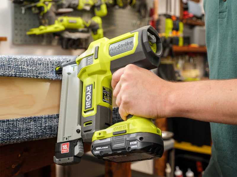 18V ONE+ AIRSTRIKE 18GA NARROW CROWN STAPLER KIT - Image 8