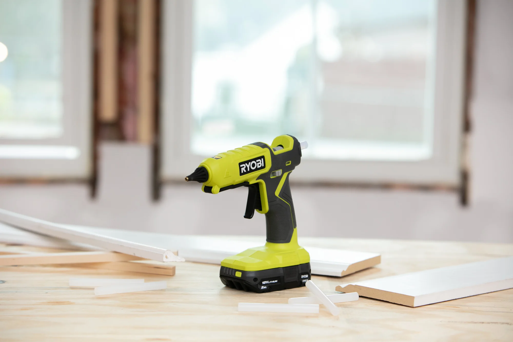 18V ONE+ DUAL TEMPERATURE GLUE GUN KIT - Image 4
