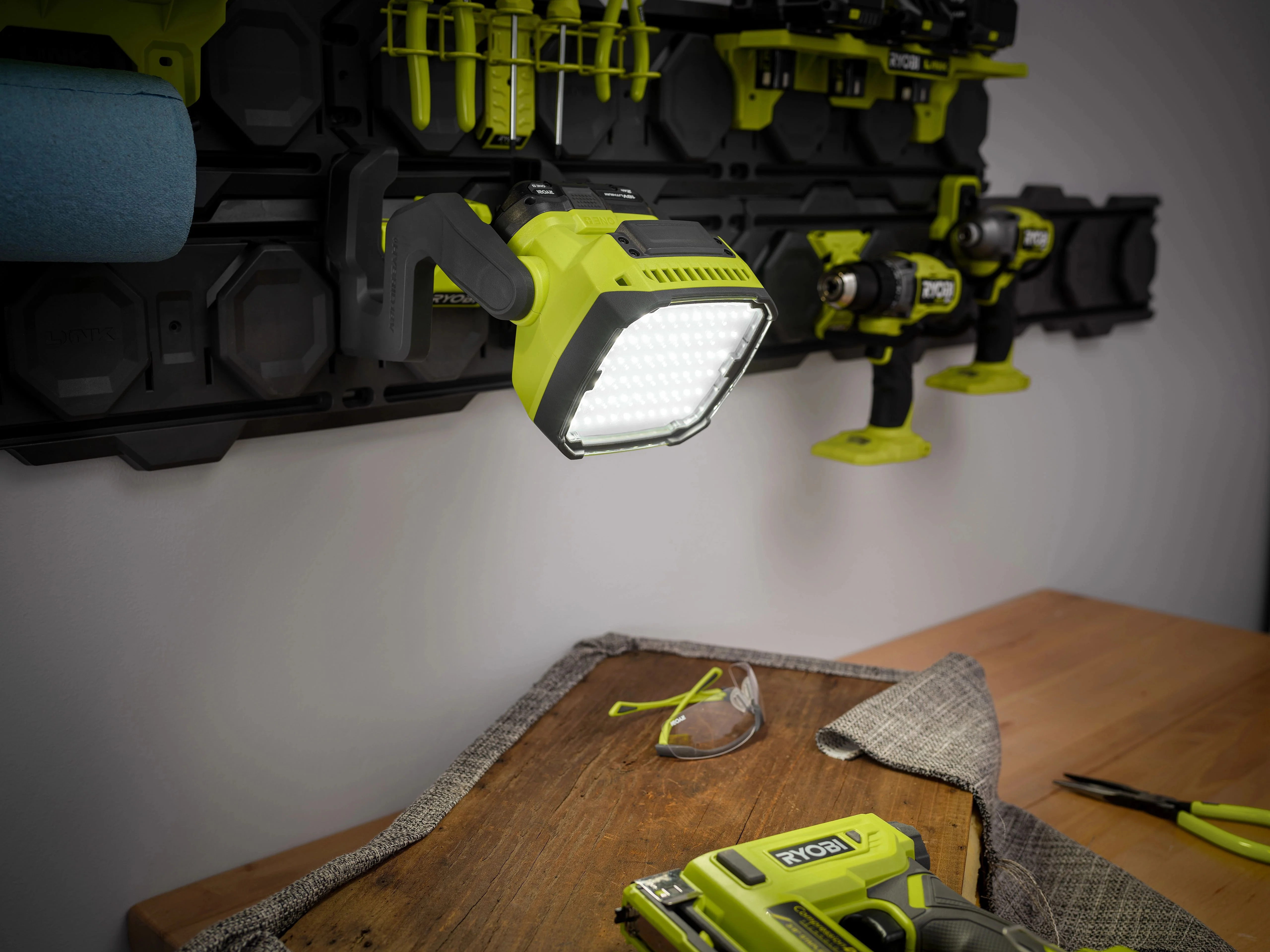 18V ONE+ HYBRID LED WORK LIGHT - Image 11