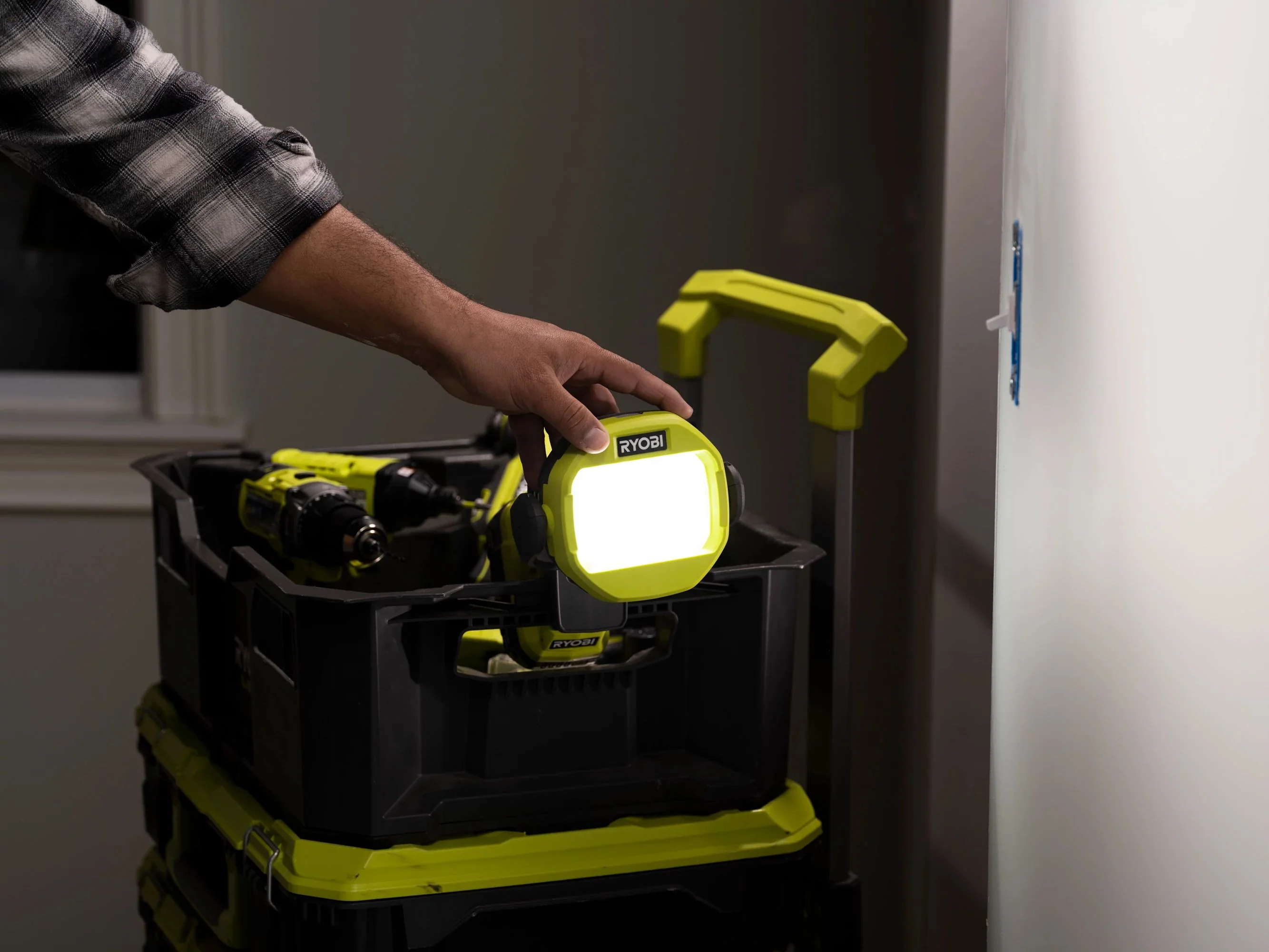 18V ONE+ LED CLAMP LIGHT KIT - Image 8