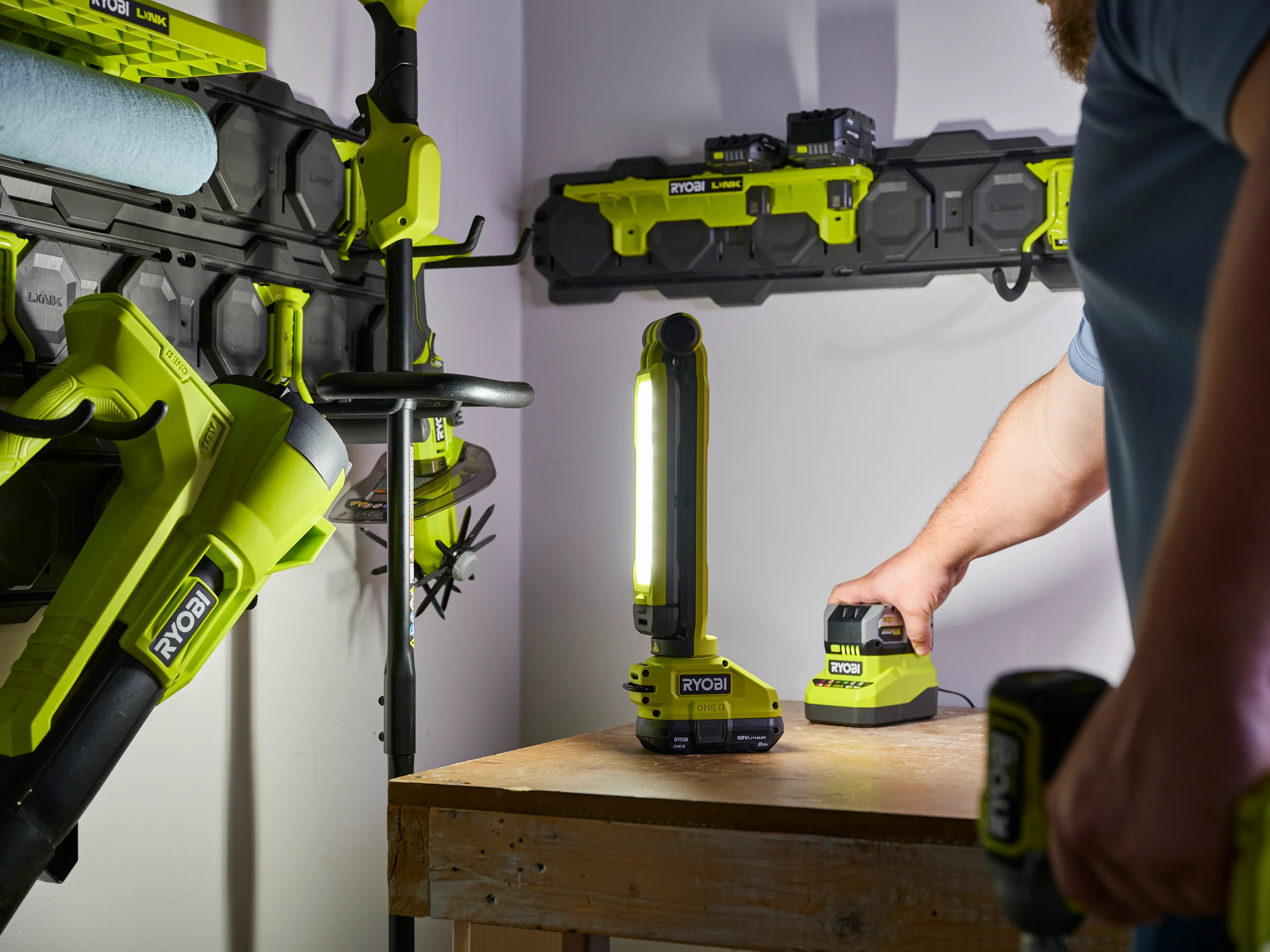 18V ONE+ LED WORKBENCH LIGHT - Image 8