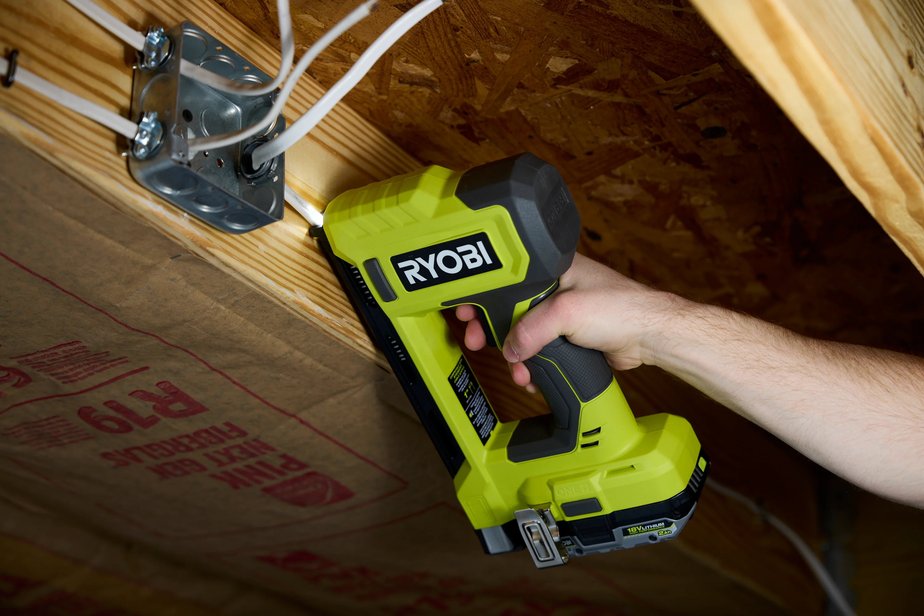 600 PC. 1" INSULATED CABLE STAPLES WITH CABLE SHIELD™ TECHNOLOGY - Image 11