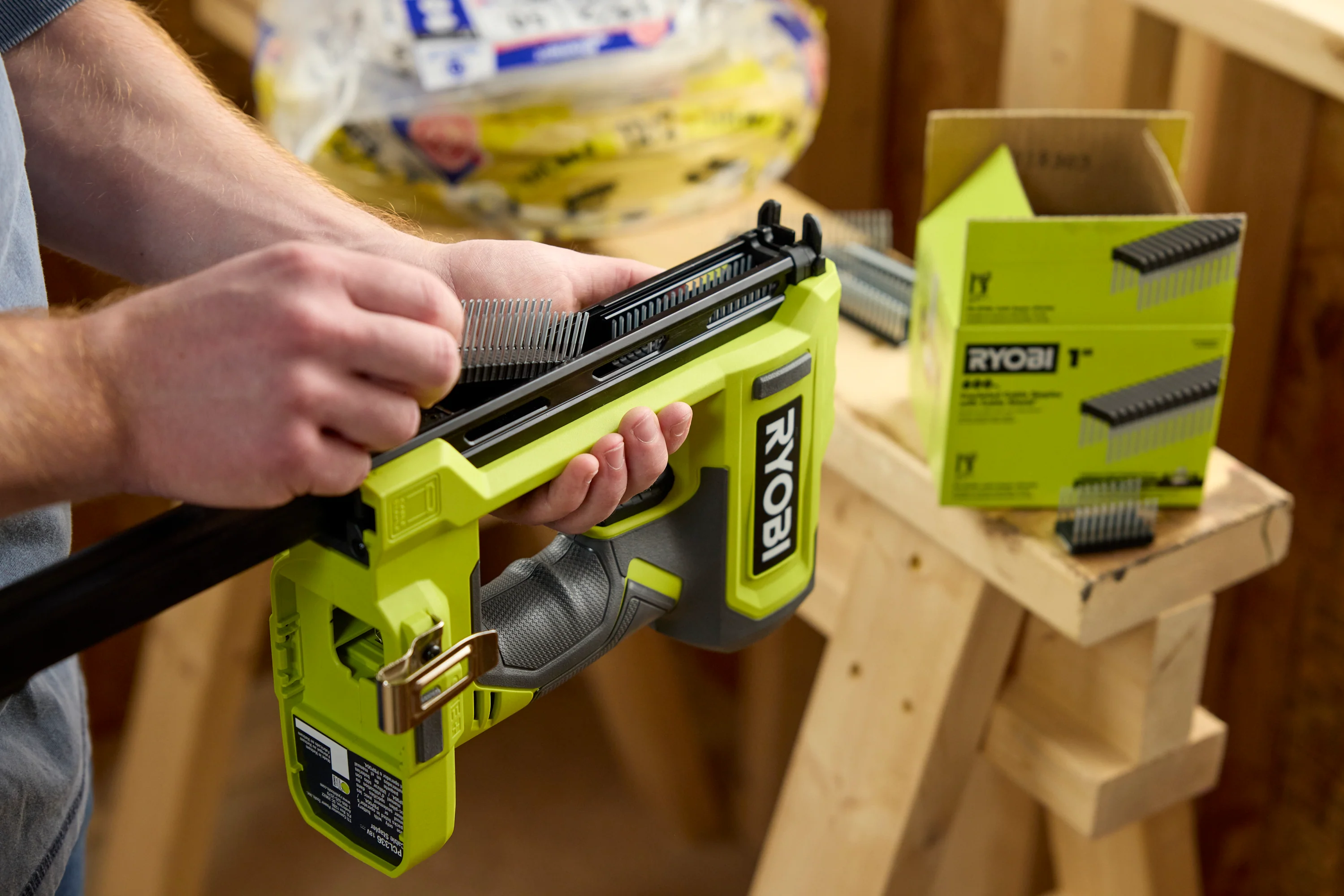 600 PC. 1" INSULATED CABLE STAPLES WITH CABLE SHIELD™ TECHNOLOGY - Image 6