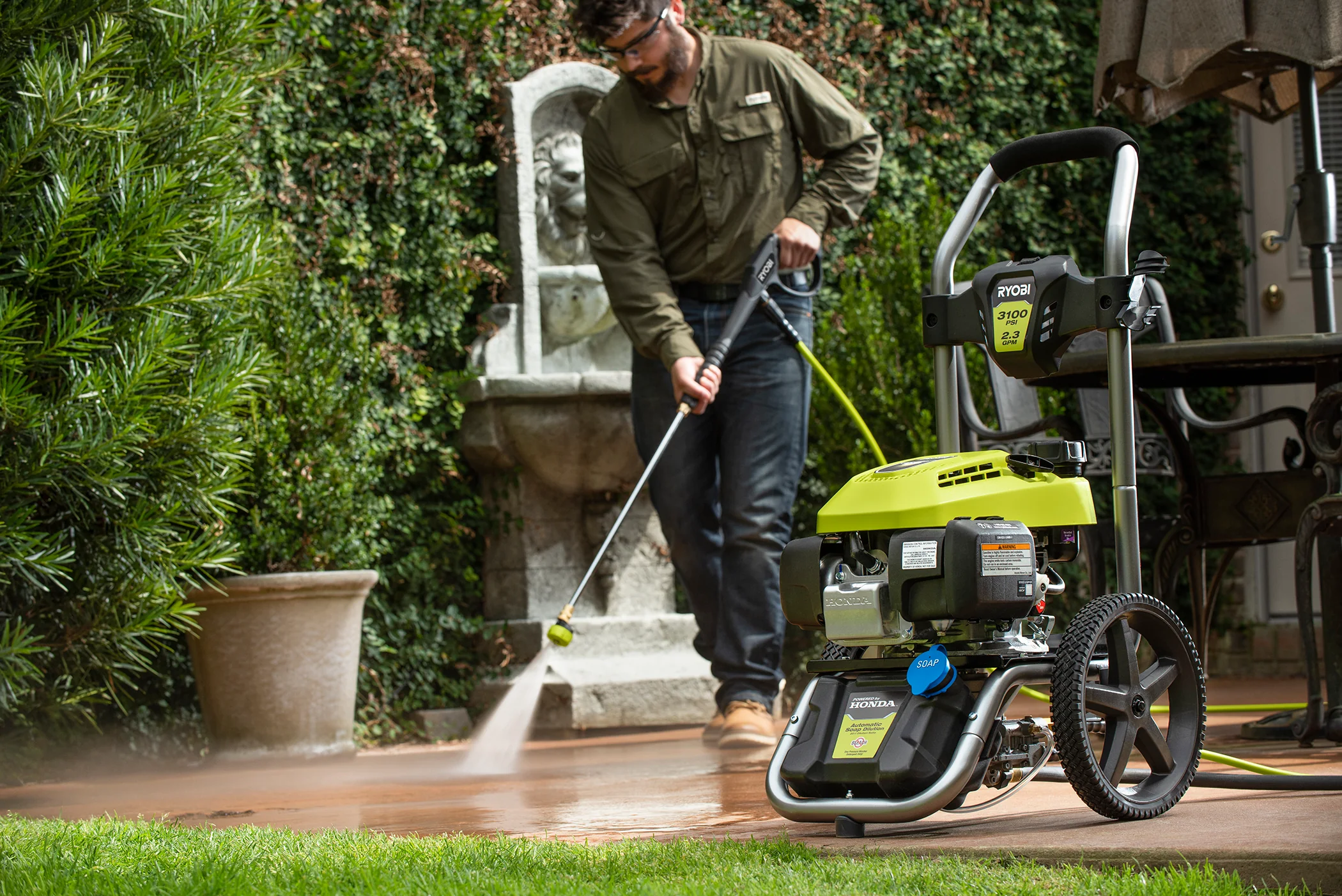 3100 PSI 2.3 GPM Cold Water Gas Pressure Washer - Image 2